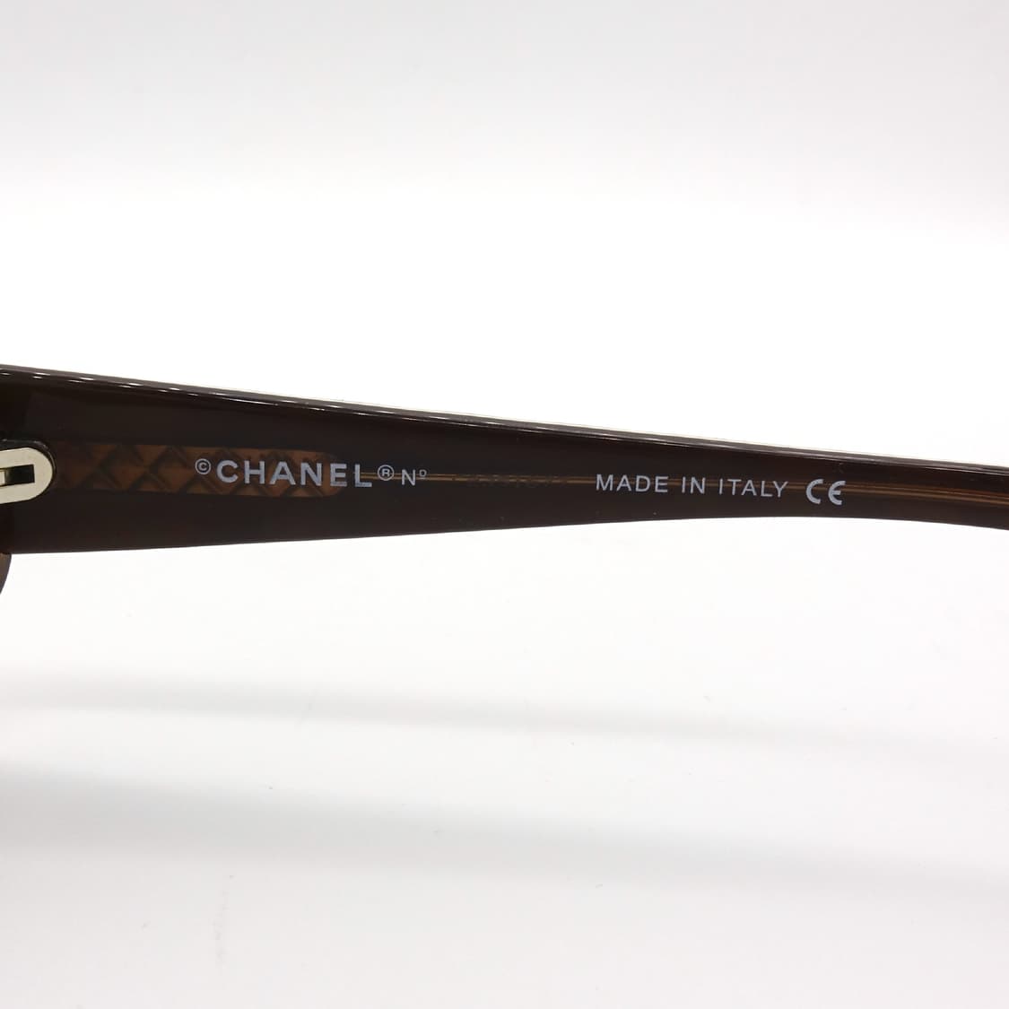 CHANEL 샤넬 5023 샤넬 빈티지 퀼팅 템플 오발 뿔테 선글라스 상품이미지6