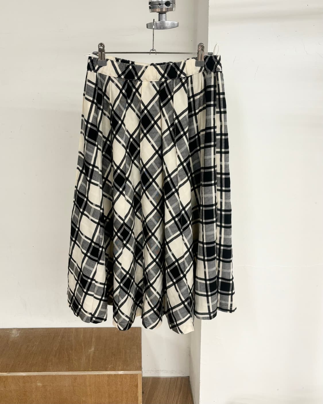 꼼데 가르송 체크 플레어 롱 스커트 상품이미지1