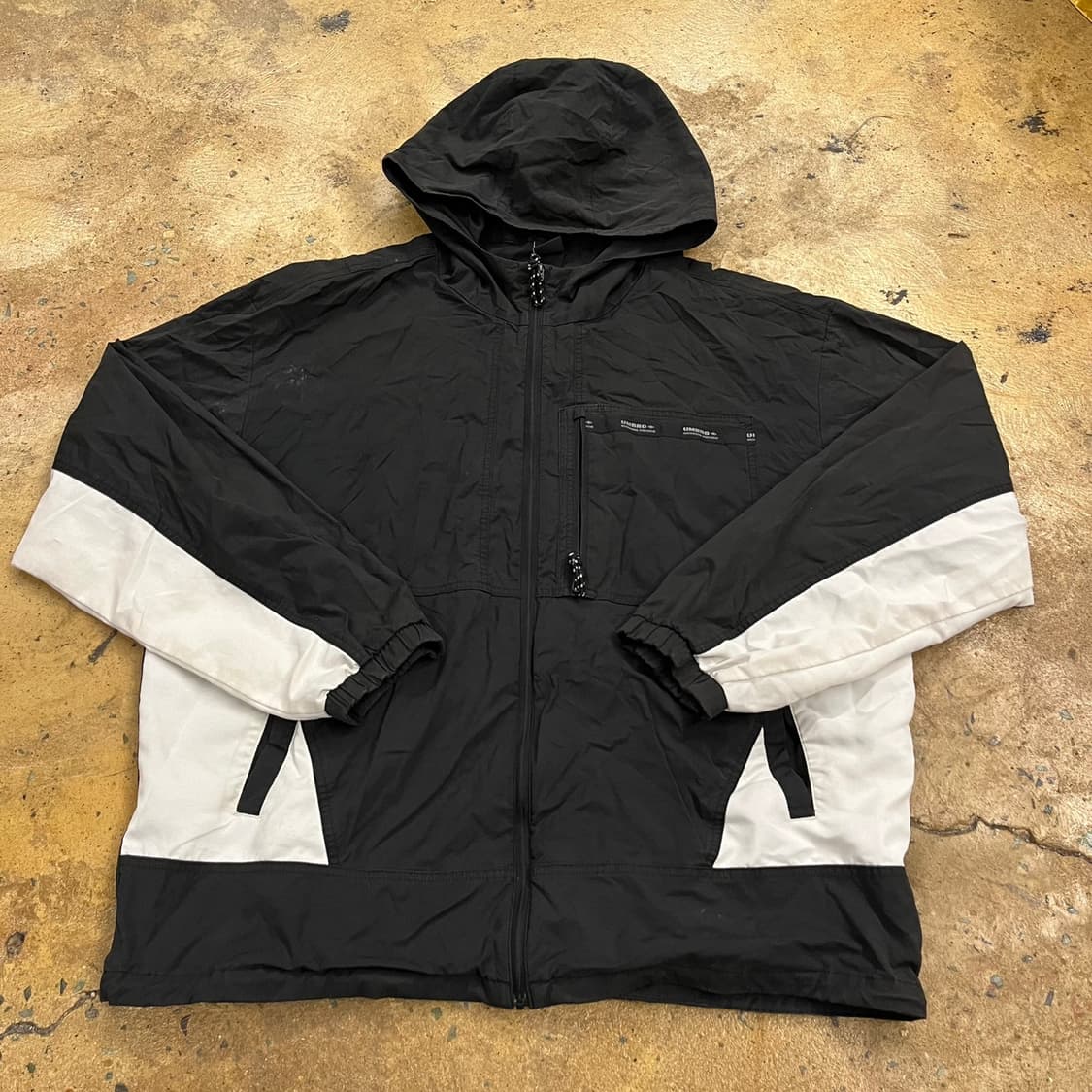 [정품/105] 엄브로 후드 바람막이 블랙화이트 b16 상품이미지2