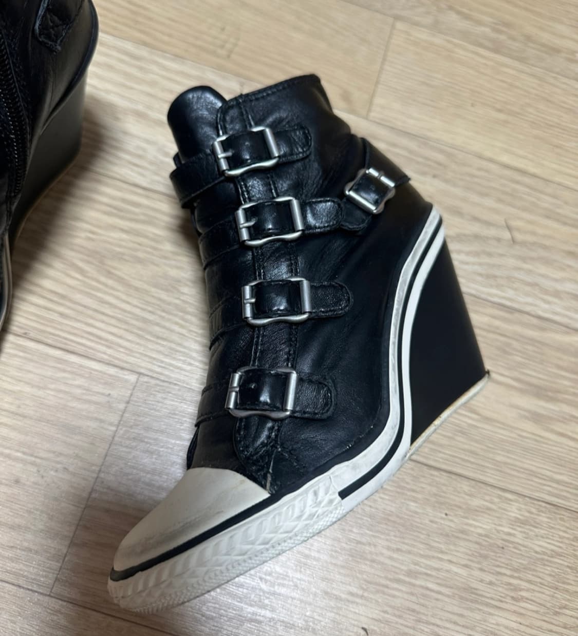 ASH 웨지힐 스니커즈 블랙 상품이미지4