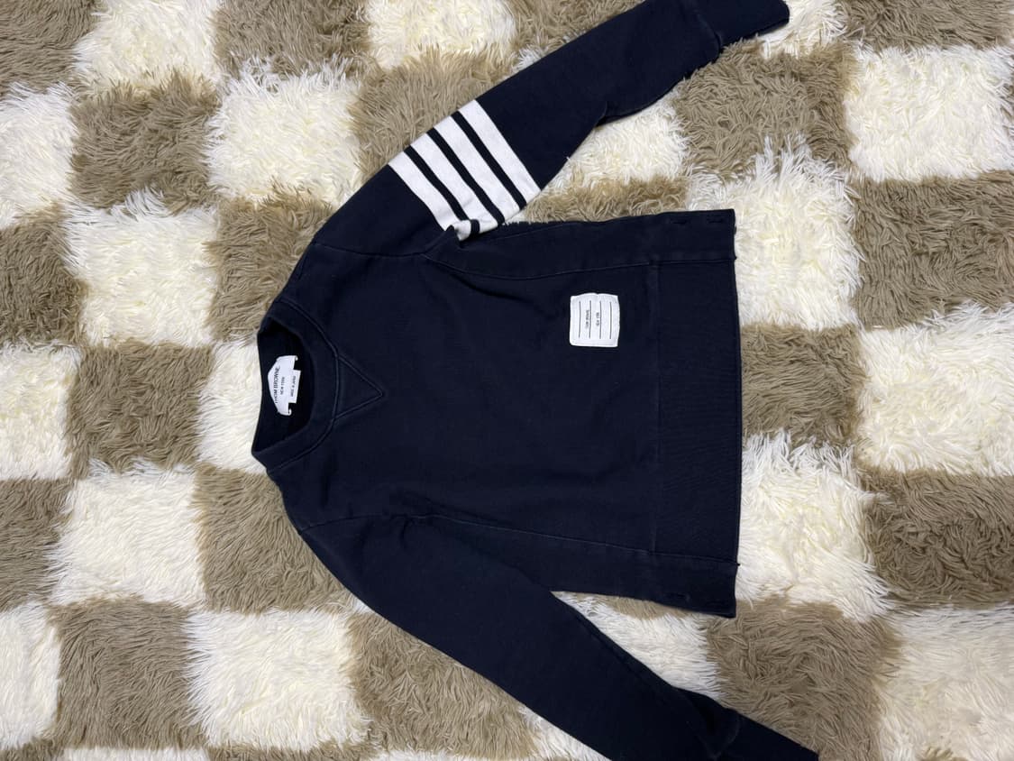 톰브라운 맨투맨 상품이미지1