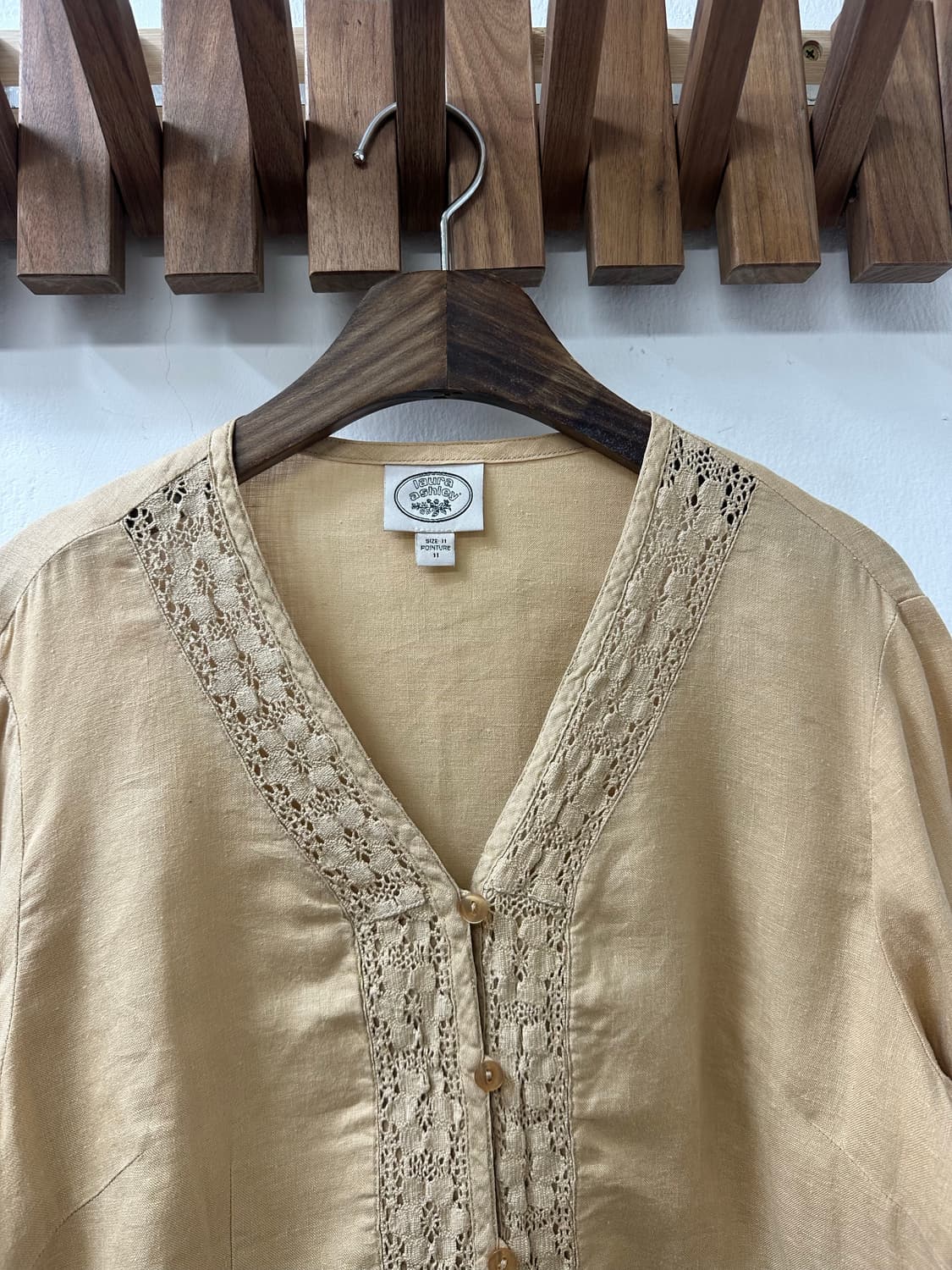 드라이완료 Laura Ashley 하구미 무드 린넨 레이스 블라우스 상품이미지2