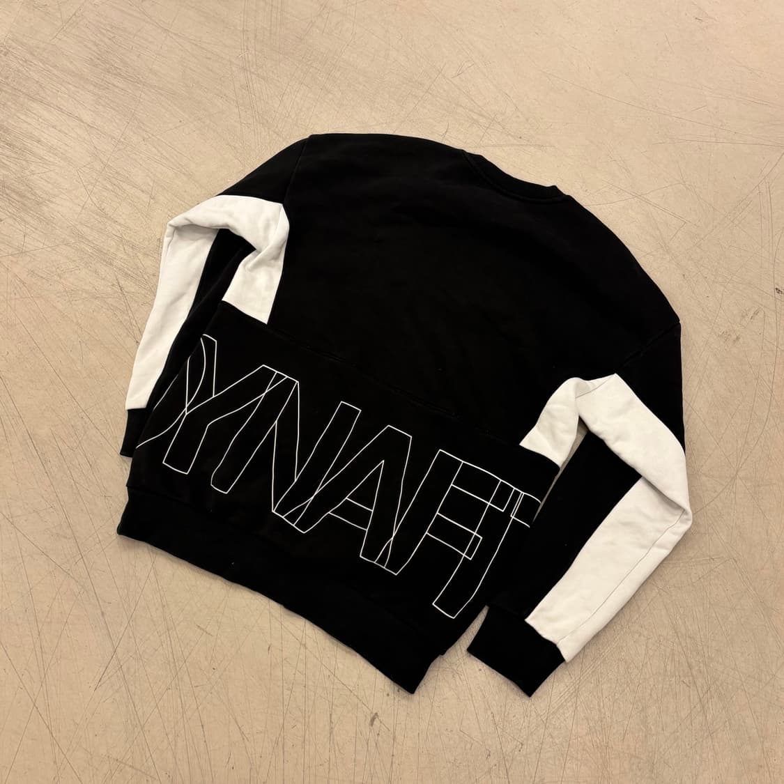 다이나핏 빅스펠아웃 배색 맨투맨 상품이미지3