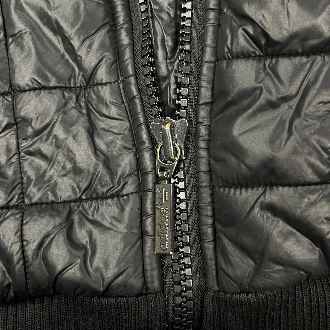 아디다스 블랙 실버 퀄팅 경량 숏패딩 95 상품이미지7