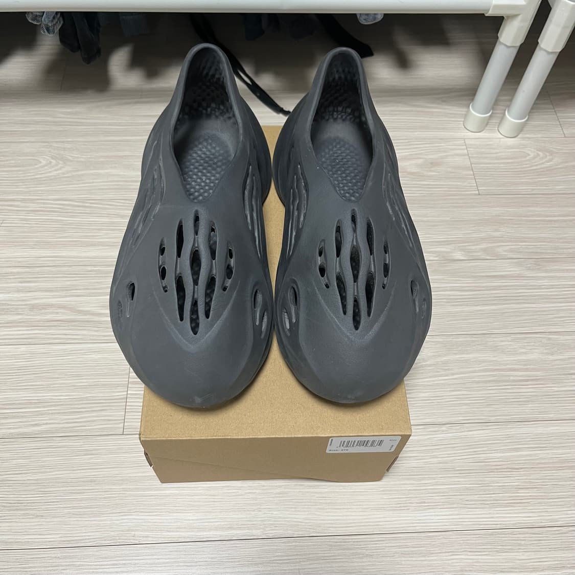 아디다스 이지 폼러너 오닉스 275 상품이미지1