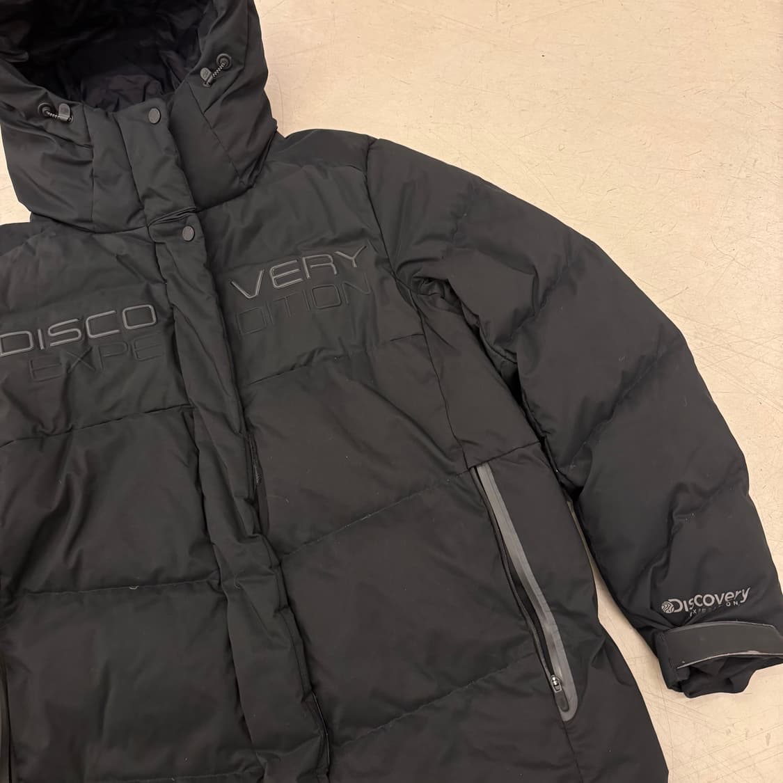 디스커버리 구스다운 빅로고 롱패딩 상품이미지2