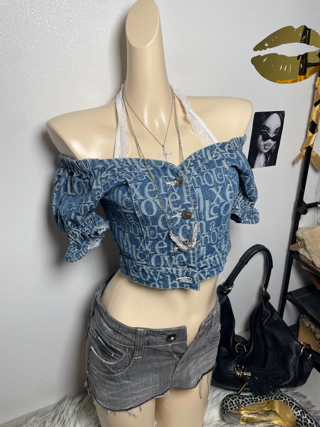 데님 오프숄더 레터링 나비 반팔 탑 상품이미지1