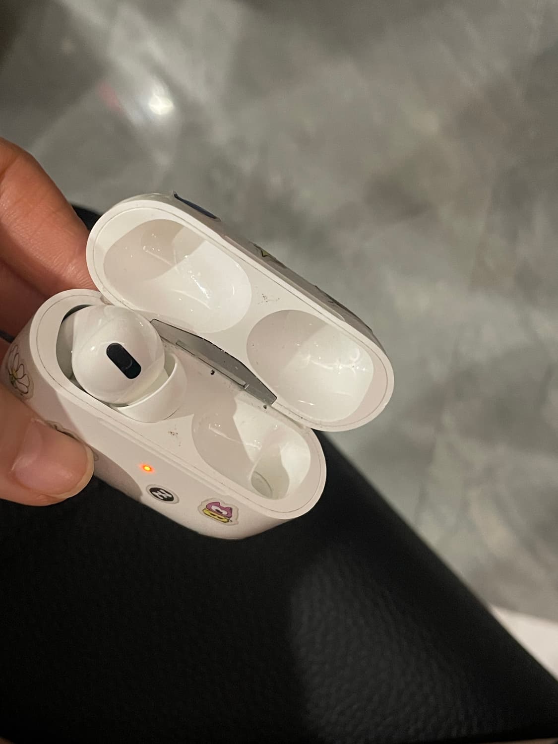 에어팟프로1세대 본체+왼쪽 상품이미지1