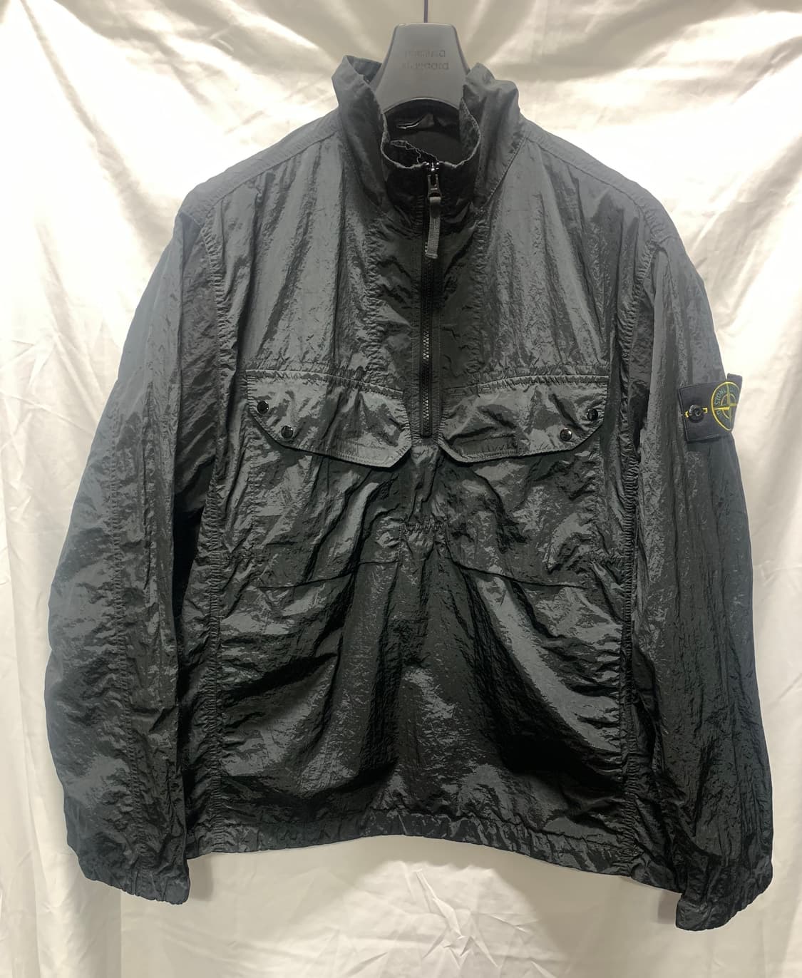 스톤 아일랜드 나일론 메탈 챠콜 색상 아노락 L 판매 상품이미지1