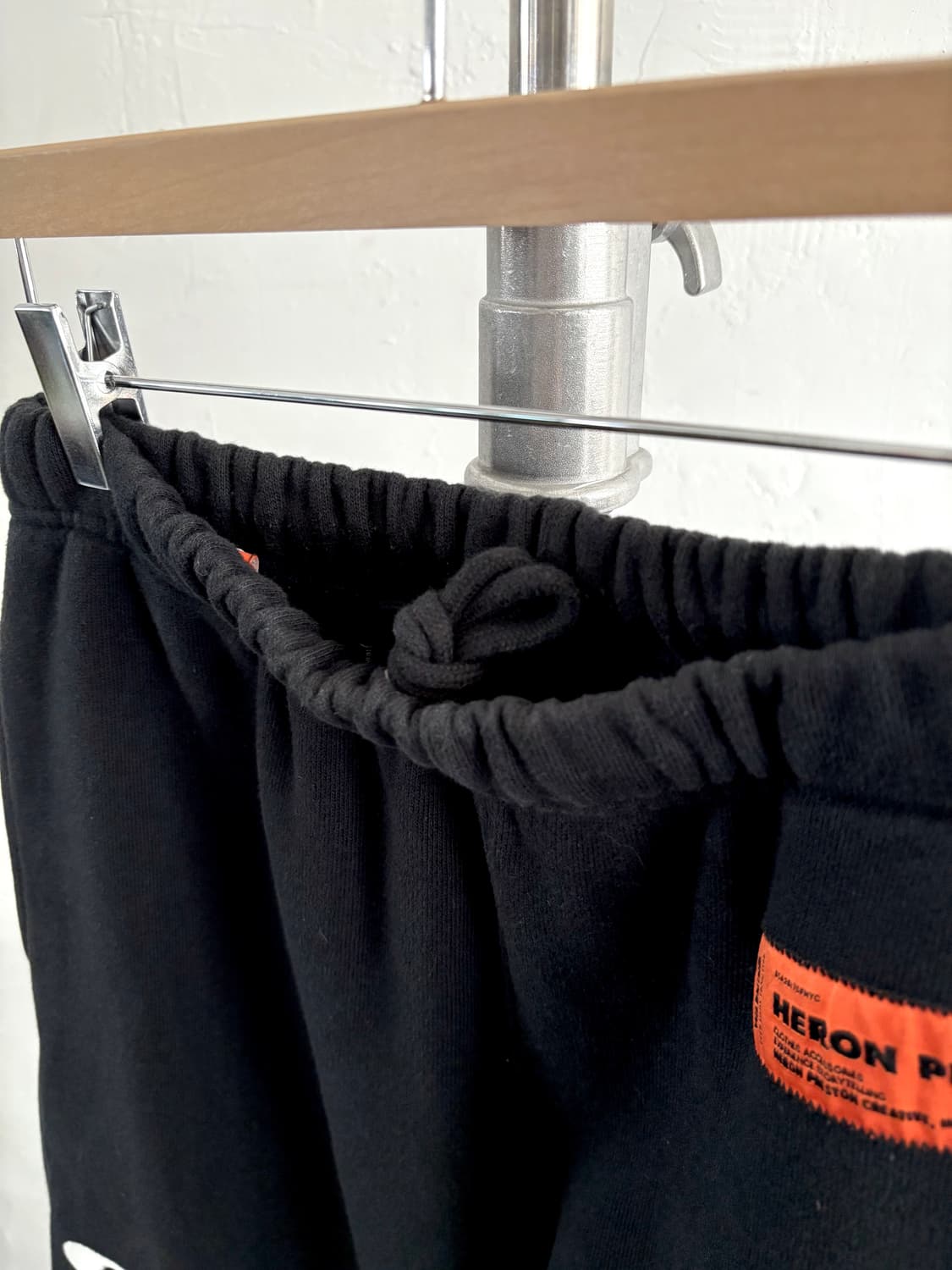 헤론 프레스톤 블랙 컬러 로고 스웻 팬츠 상품이미지4