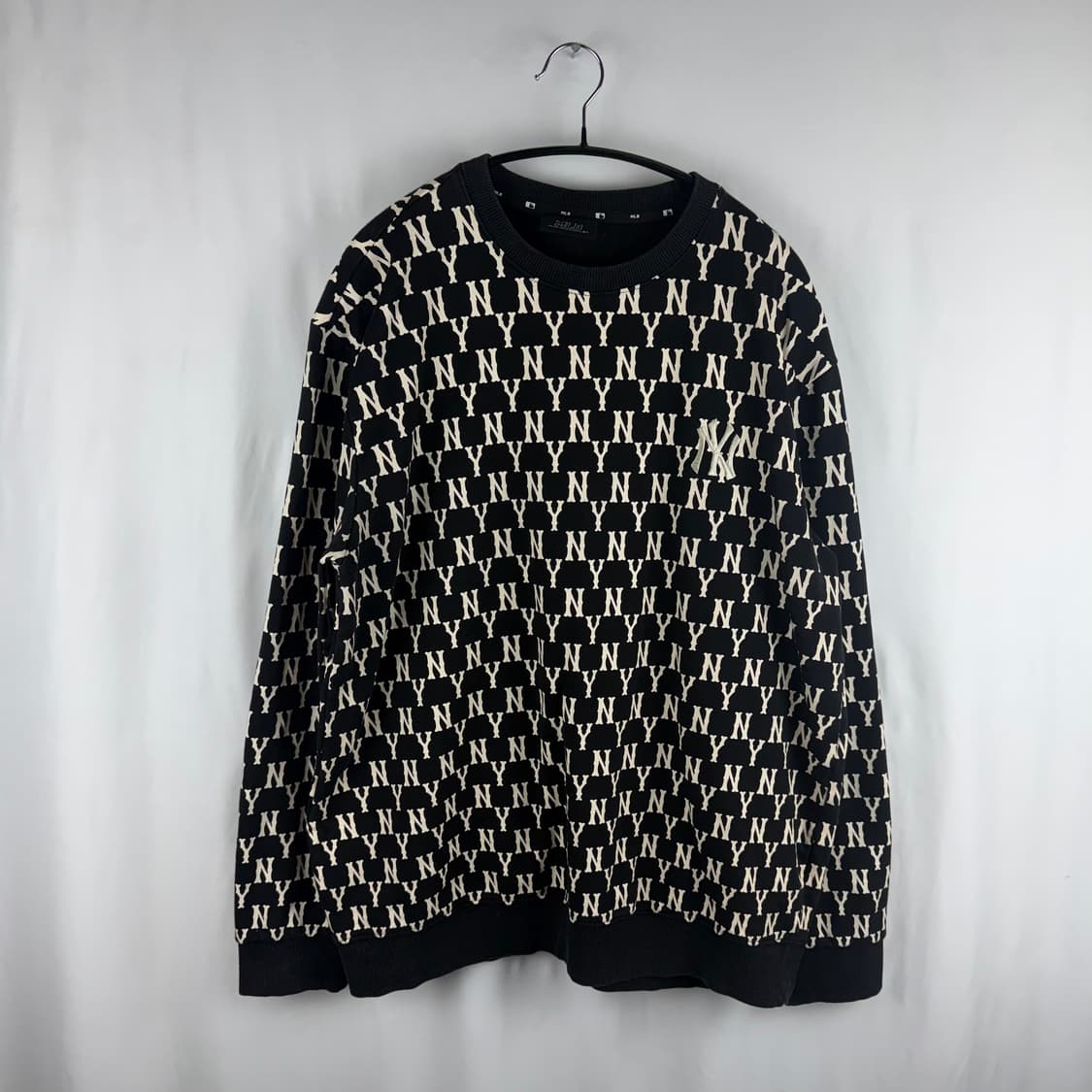 M) MLB 뉴욕양키즈 모노그램 맨투맨 블랙 상품이미지2