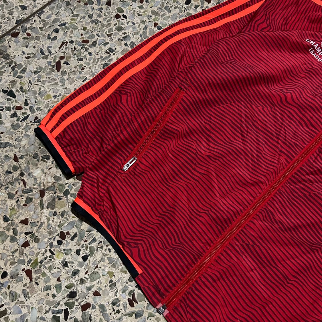 아디다스(ADIDAS)맨유 레드 바람막이 자켓 상품이미지3