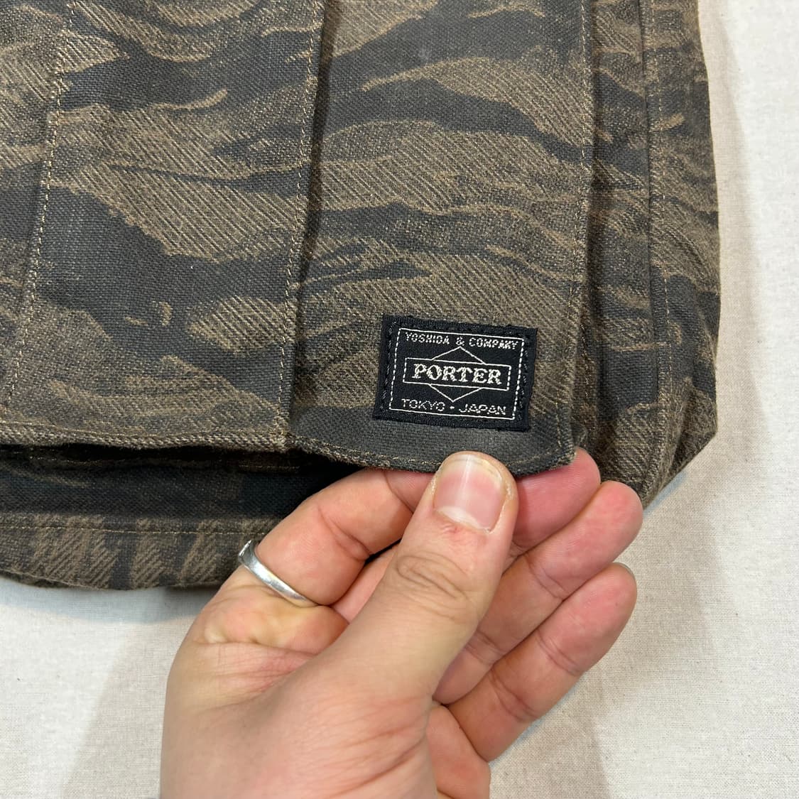 요시다 포터 타이거 카모 숄더백 크로스백 70주년 한정판 V9 상품이미지3