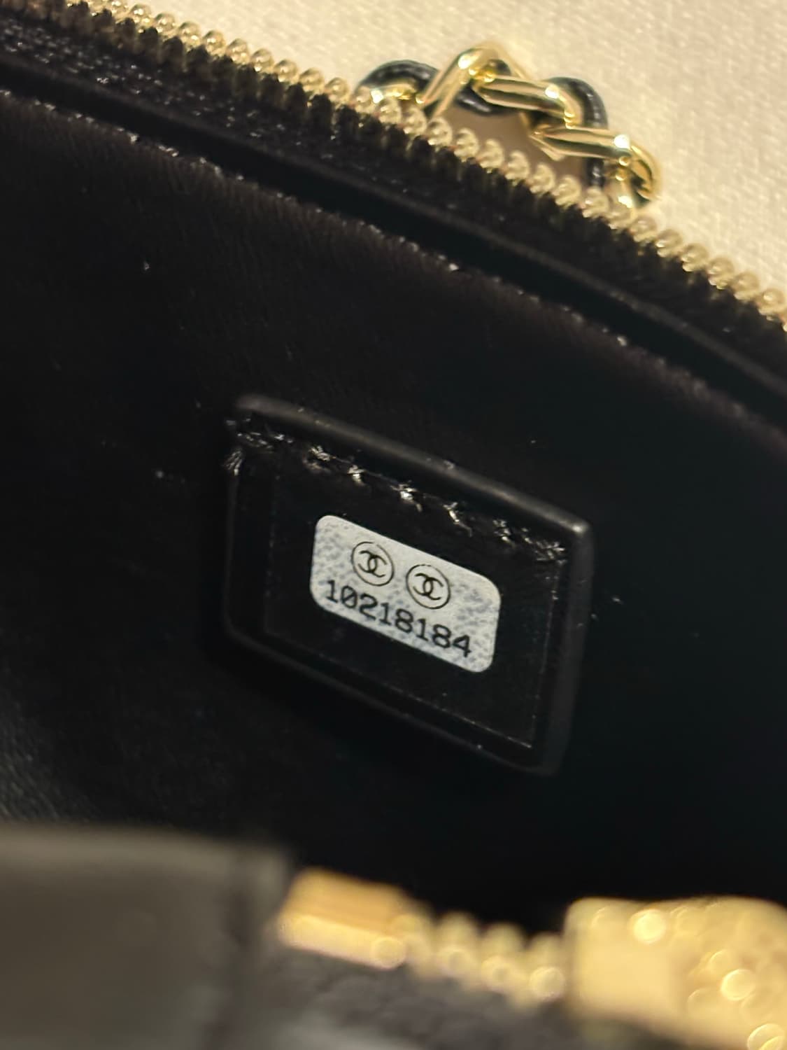 샤넬 베니티 탑핸들백 블랙 금장 미니백 (새상품) 상품이미지8