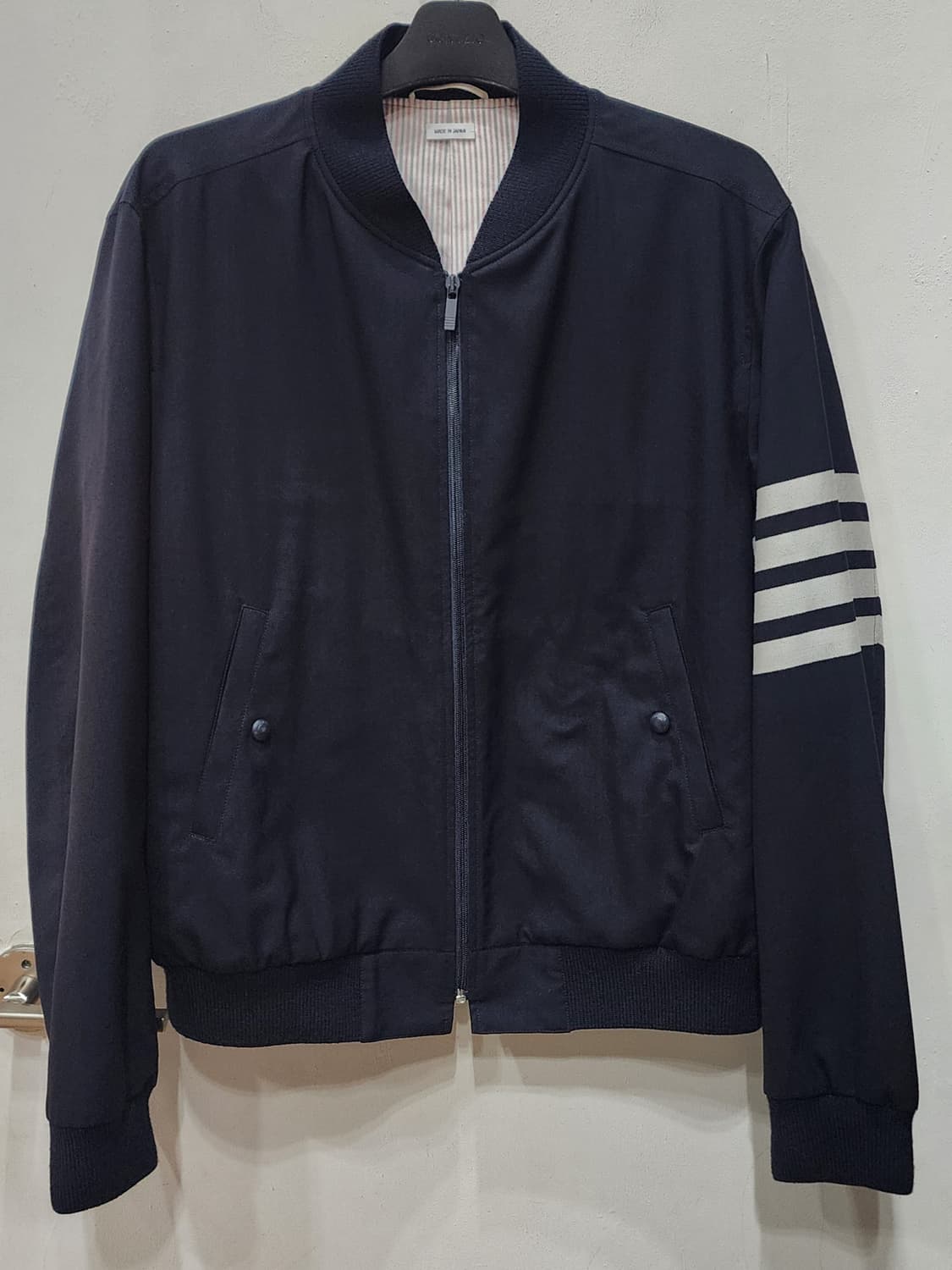 톰브라운 플레인 위브 울 블루종 자켓 4사이즈 백화점판 상품이미지1