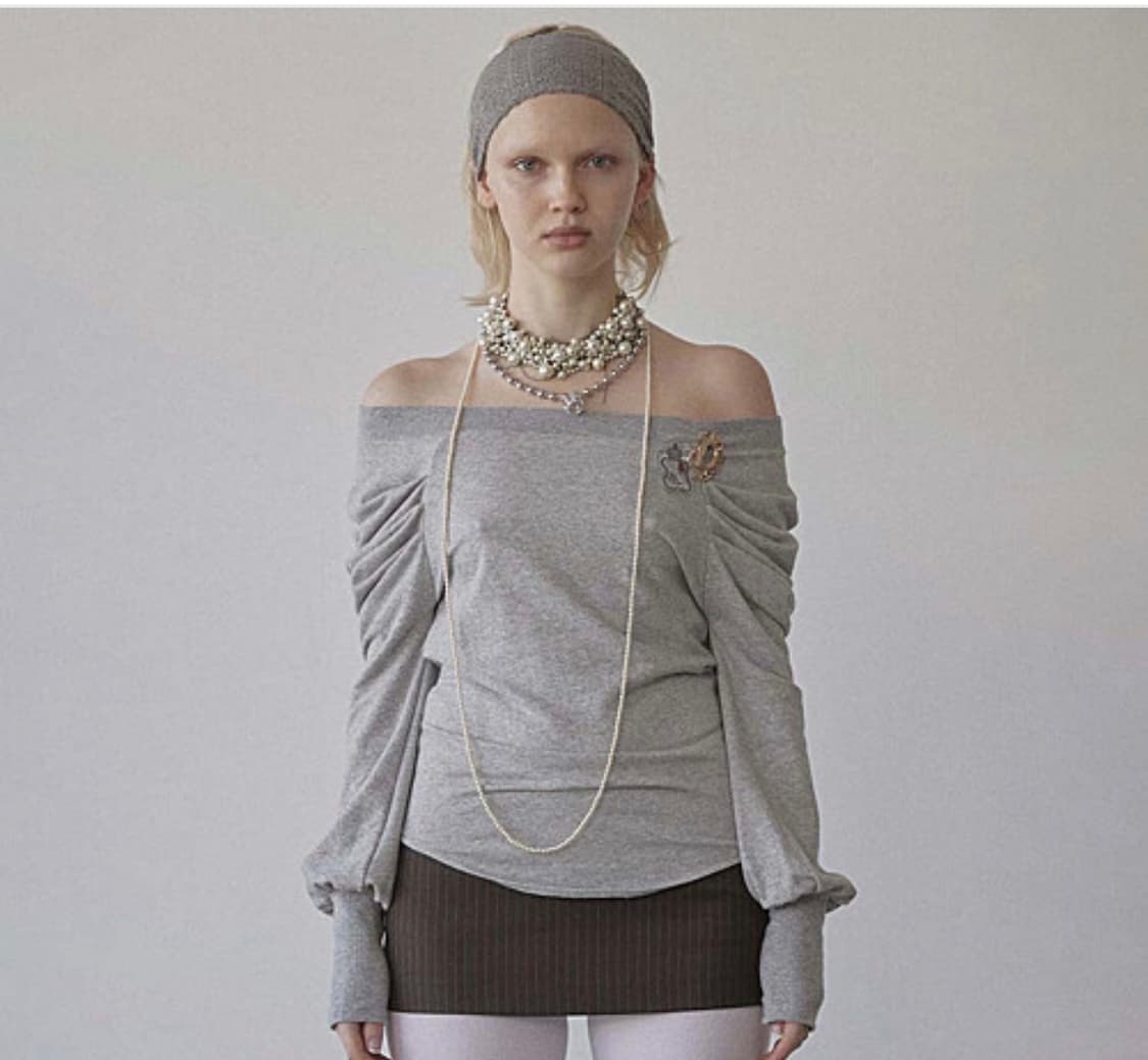 스컬프터 오픈숄더 티셔츠 상품이미지1