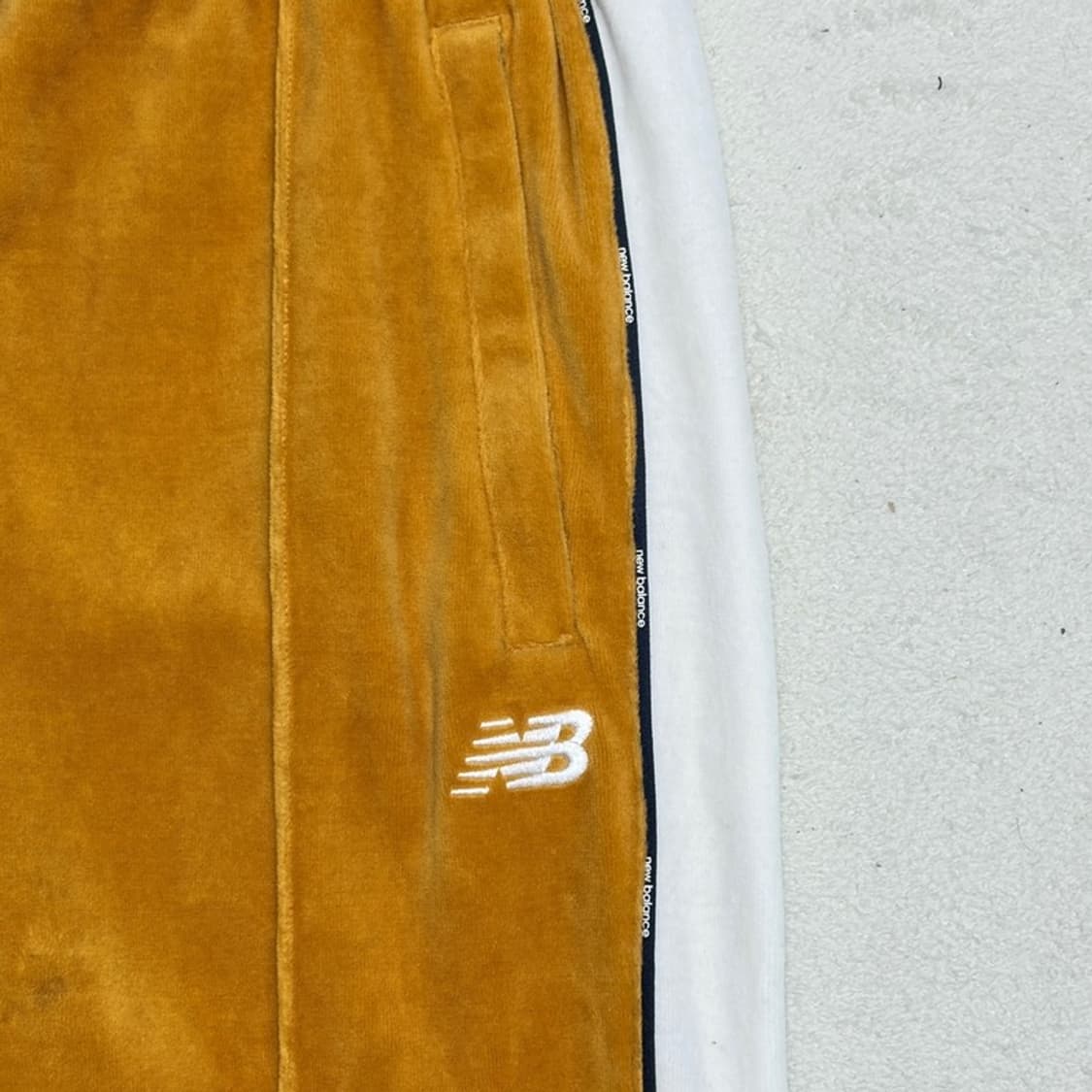 NEW BALANCE 벨벳 트레이닝 팬츠 L 상품이미지2