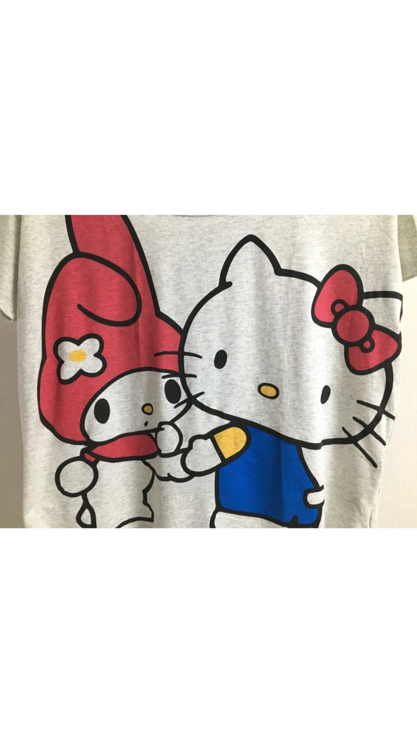 헬로키티 x 유니클로 빅 프린팅 반팔티 상품이미지2