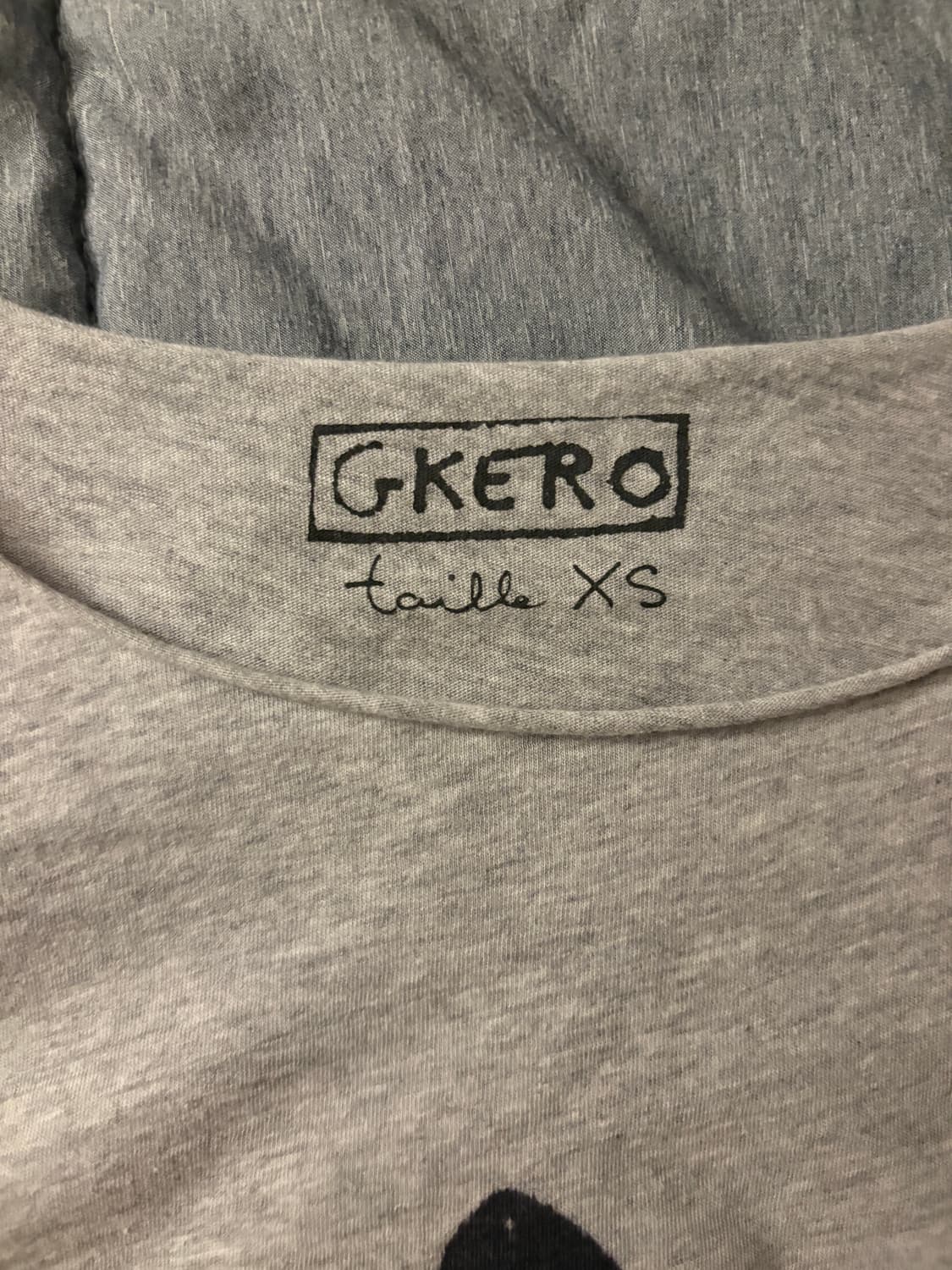 프렌치 불독 그래픽 오프숄더 반팔티 그레이 상품이미지3