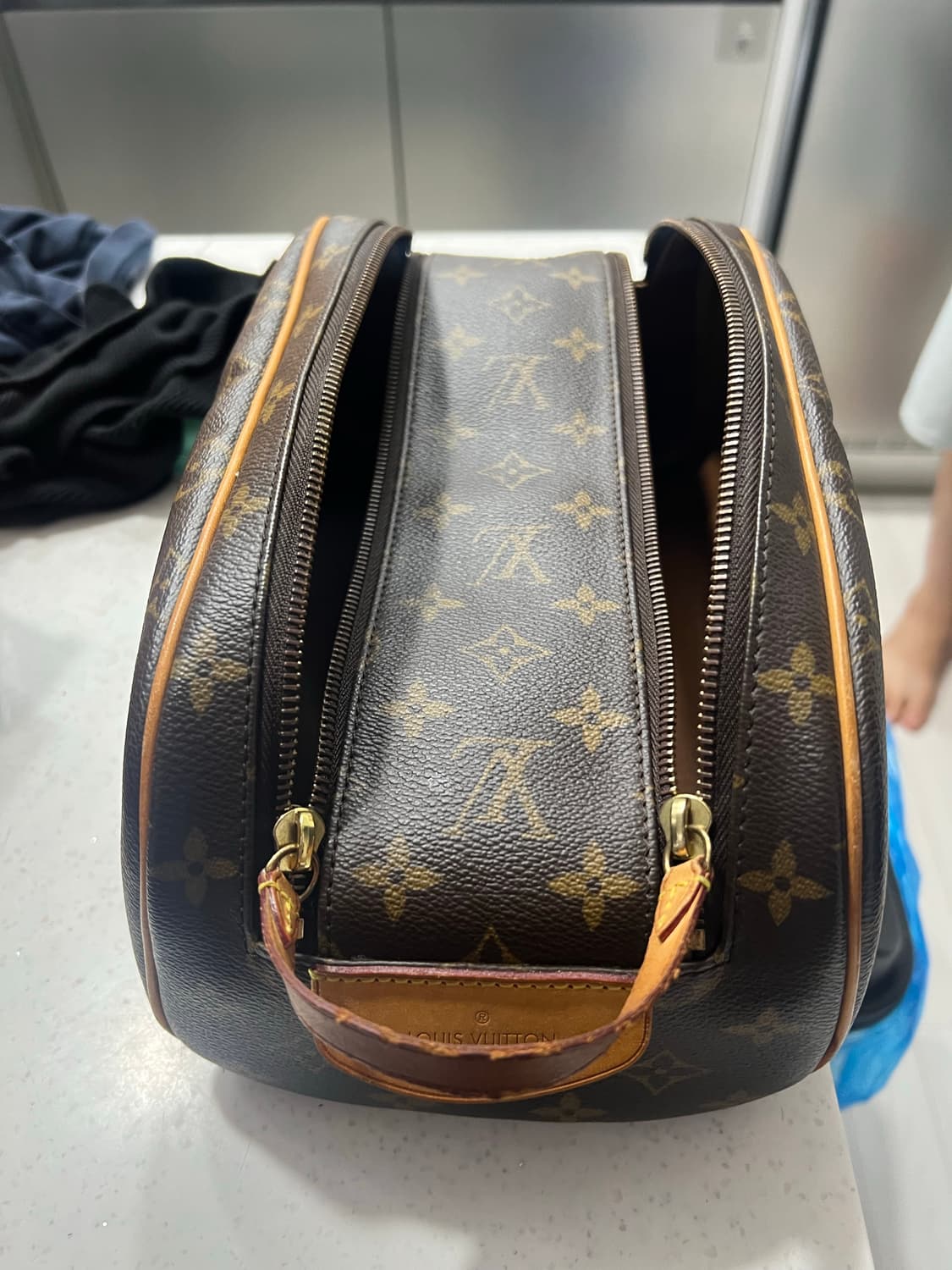 루이비통 돕키트 파우치 상품이미지3