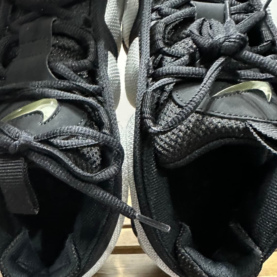 260) 나이키 운동화 남성 에어 모어 업템포 로우 블랙 메탈릭 실버 상품이미지8