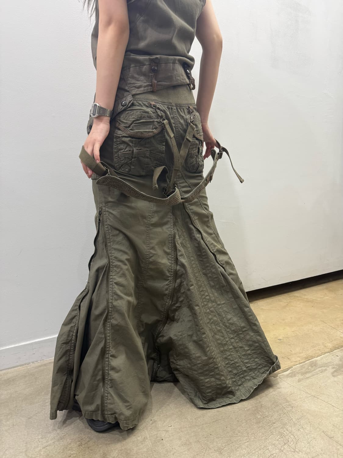 GOA 서스펜더 & 멀티집업 디테일 롱 스커트 상품이미지1