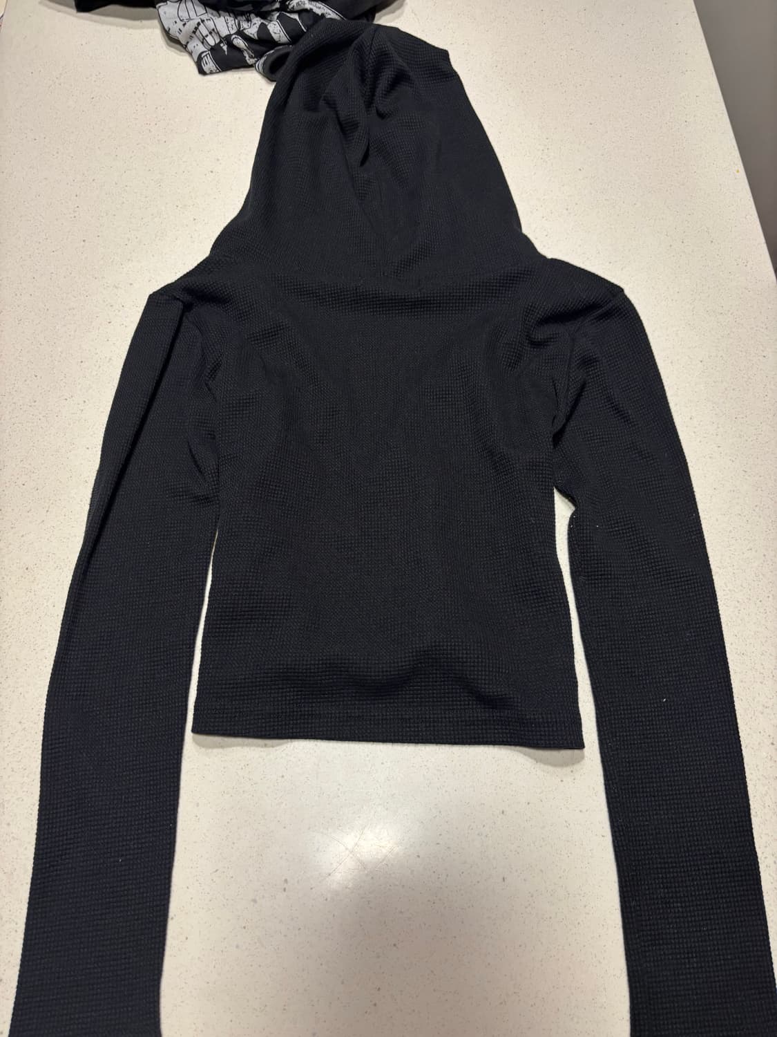 Brandy Melville Berlin 크롭 후드집업 상품이미지3