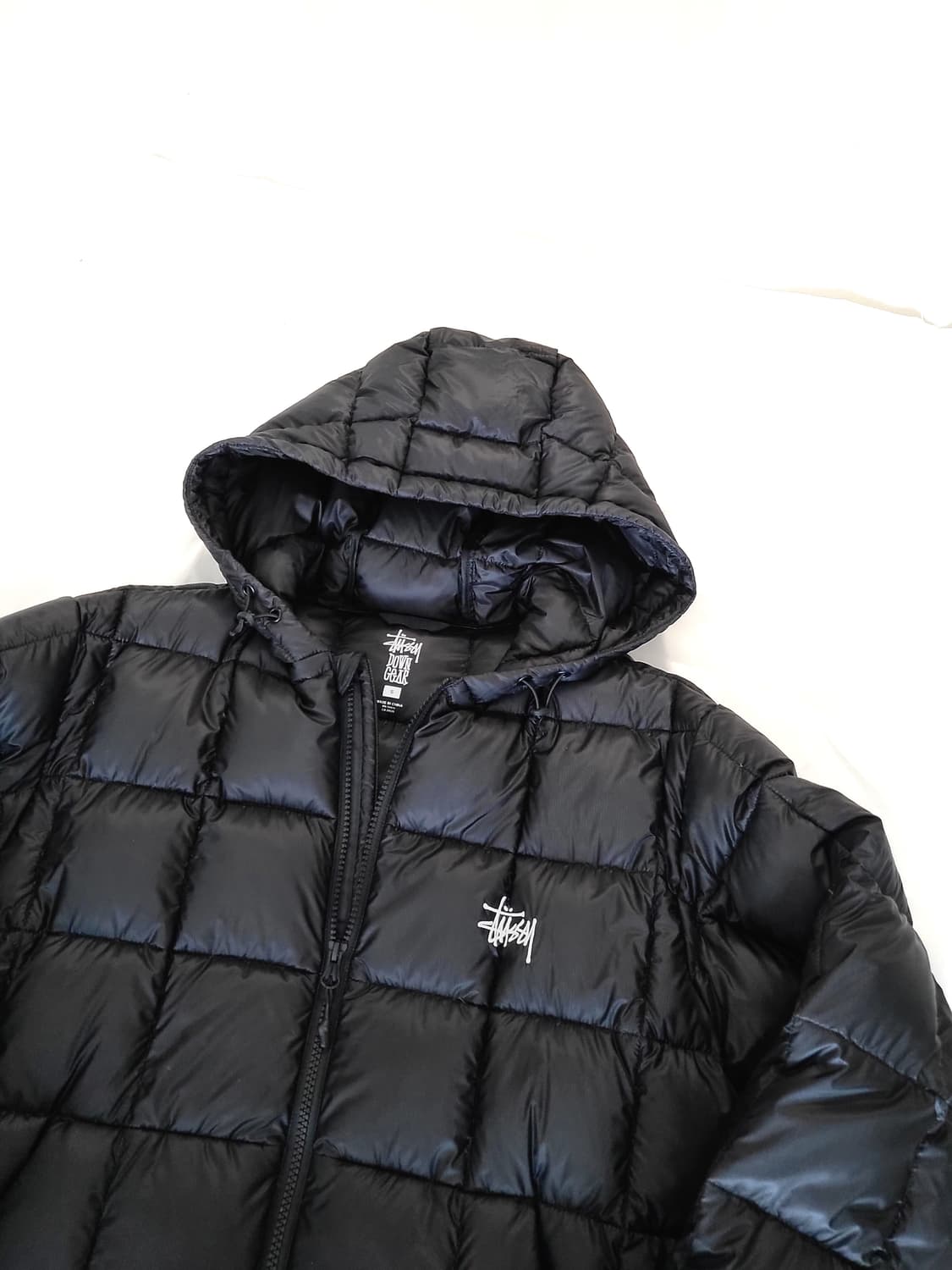 스투시 미드웨이트 후드 푸퍼 블랙 남녀공용 핏 상품이미지2