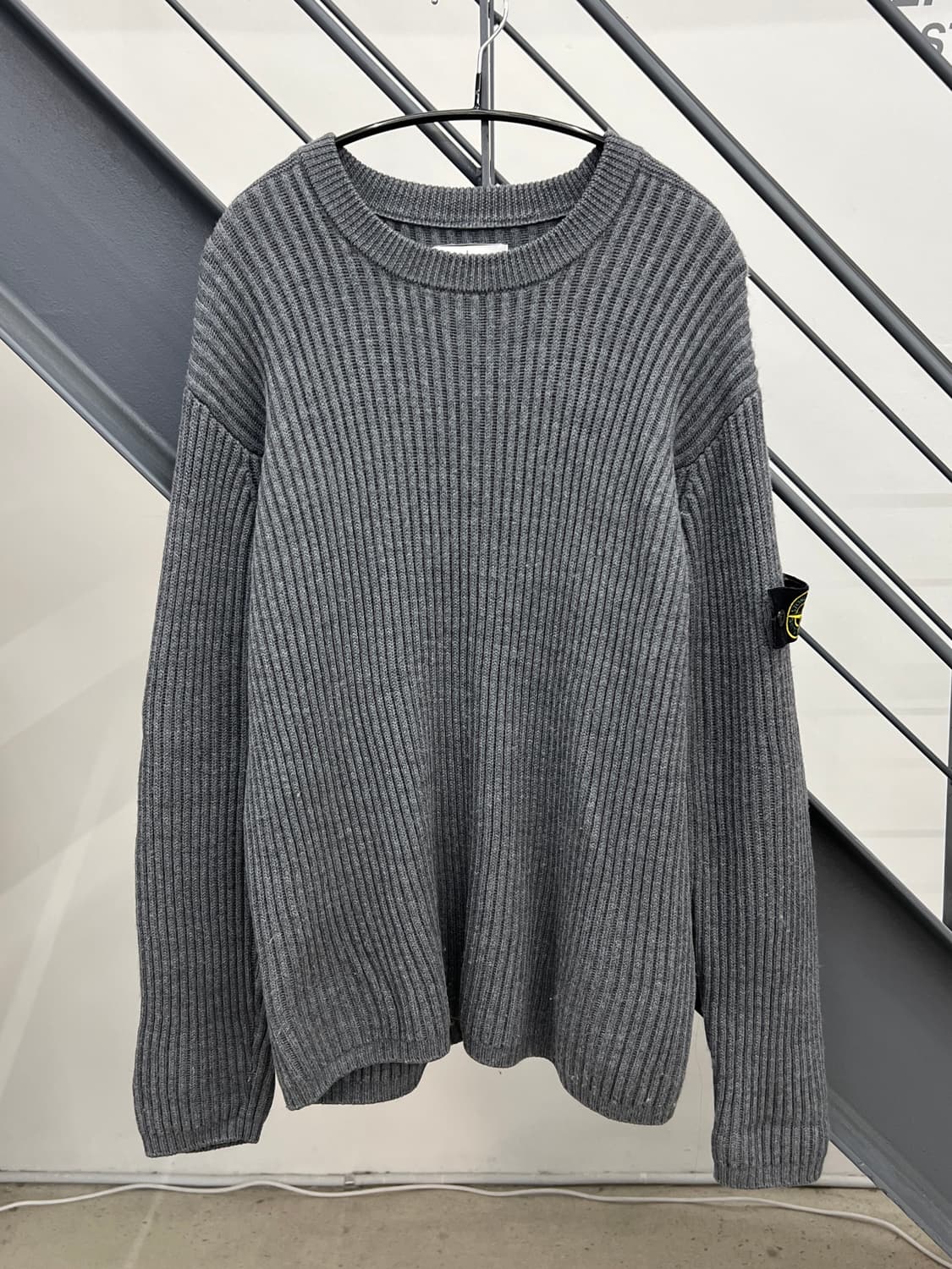 스톤아일랜드 와펜 그레이 골지 울 니트 상품이미지1