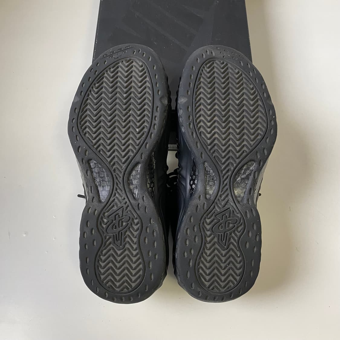 [255] 나이키 x 꼼데가르송 옴므 플러스 에어 폼포짓 원 블랙 상품이미지6