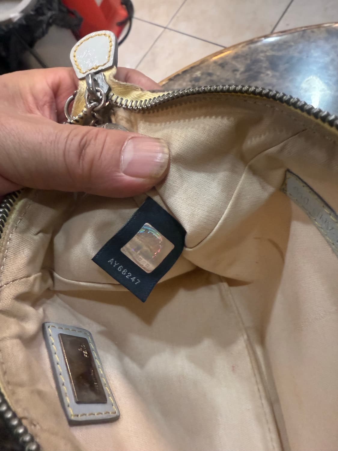 정품 펜디 주카 미니 체인 숄더백 팝니다 상품이미지9