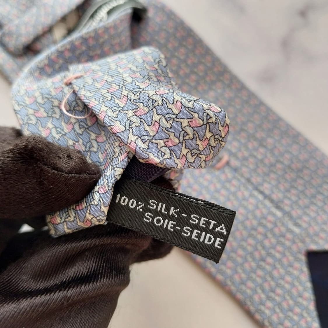 페라가모 실크 블루 강아지 패턴 넥타이 8.1cm B등급 K1919
 상품이미지9