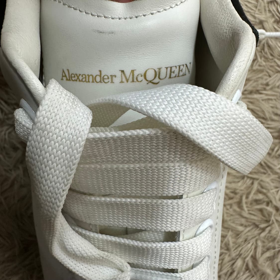 알렉산더맥퀸 오버솔 스웨이드 스니커즈 상품이미지6