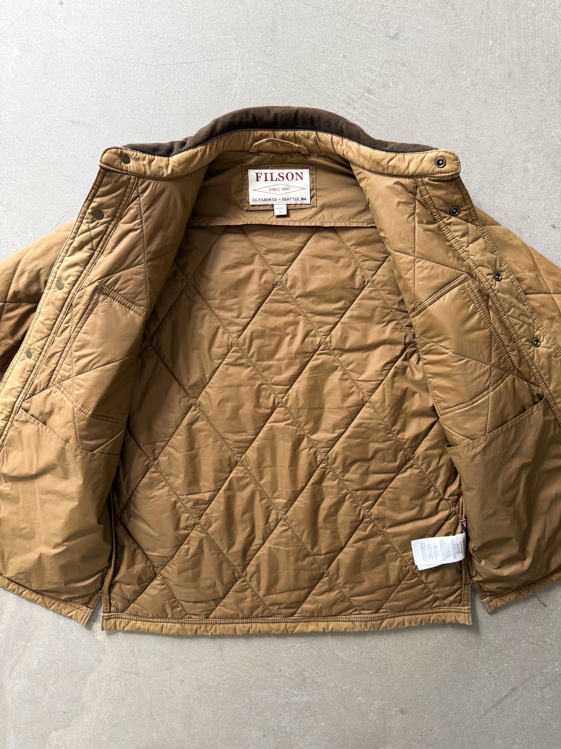 Filson Hyder Quilted Tan Waxed Jacket 상품이미지10