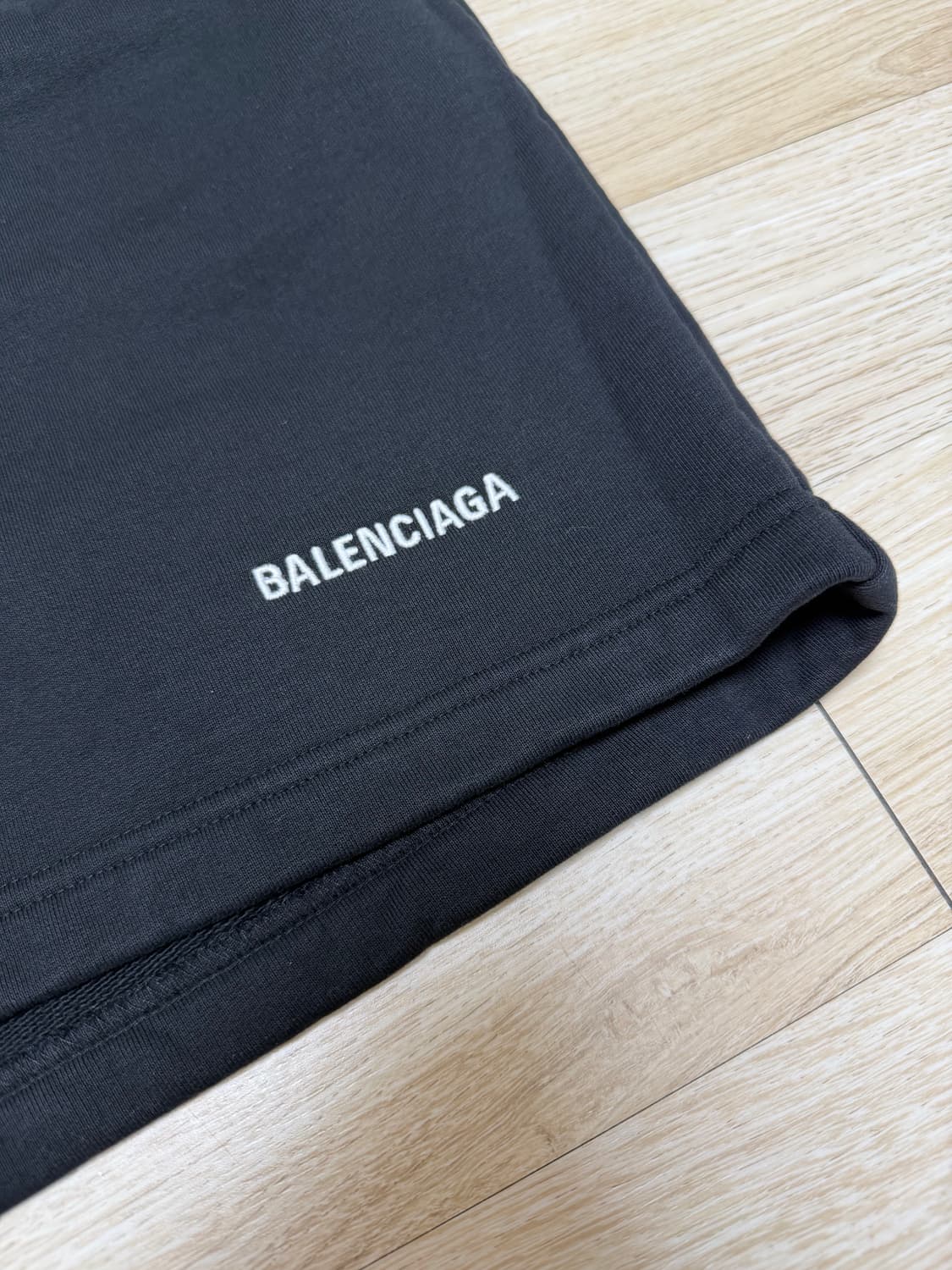 발렌시아가  블랙 반바지 상품이미지2