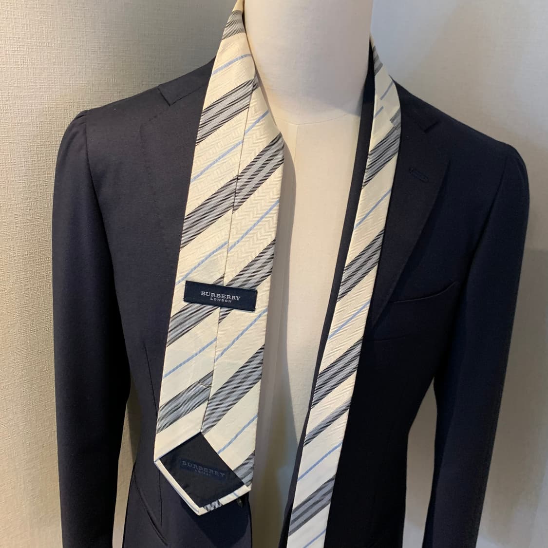 버버리(BURBERRY) 스트라이프 명품넥타이 100실크 A-A+등급 상품이미지2