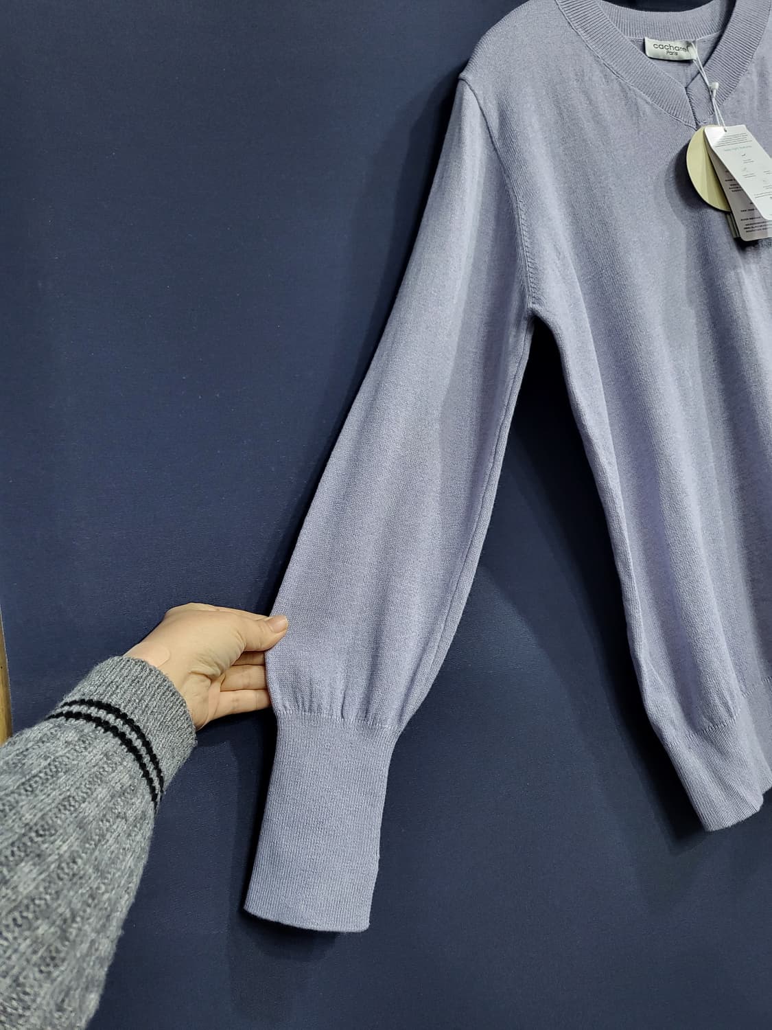 (새상품) 천연소재 브이넥 니트 상품이미지2