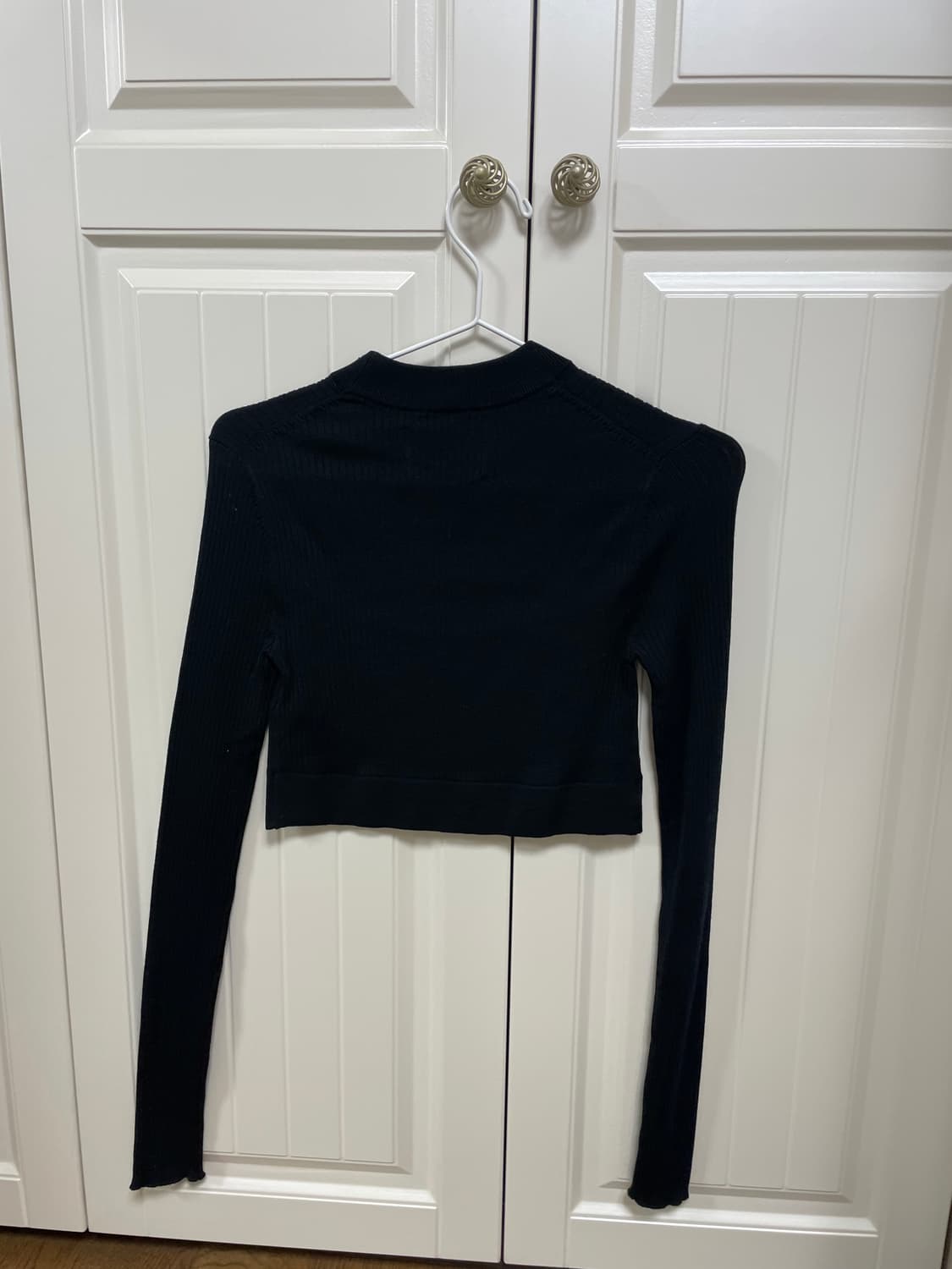 캘빈클라인 블랙 컷아웃 크롭 니트 S 상품이미지2