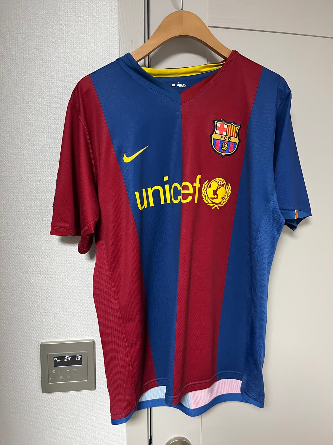 06-08 바르셀로나 홈 No.10 호나우지뉴 상품이미지3