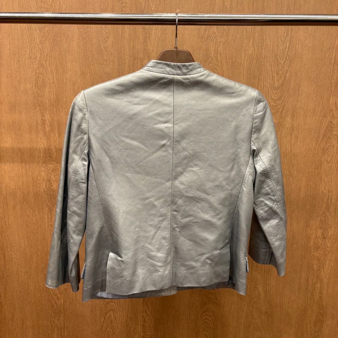 캘빈클라인 레더 자켓 밴드 카라 지퍼 여밈 디테일 실버 상품이미지2