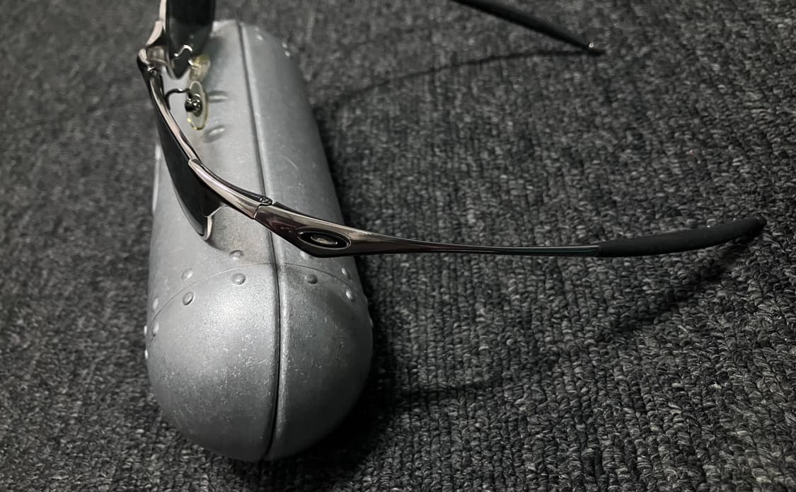 오클리 와이어탭 1.0 크롬 티타늄 상품이미지3