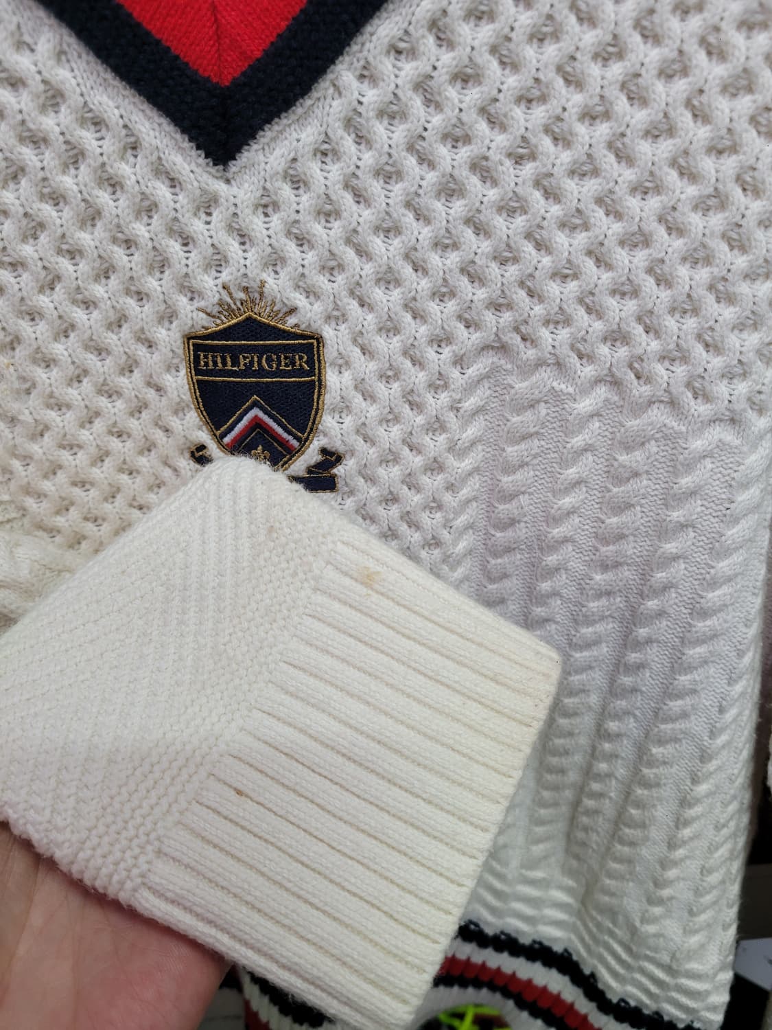 타미힐피거 V넥 케이블 니트 스웨터 아이보리 상품이미지8