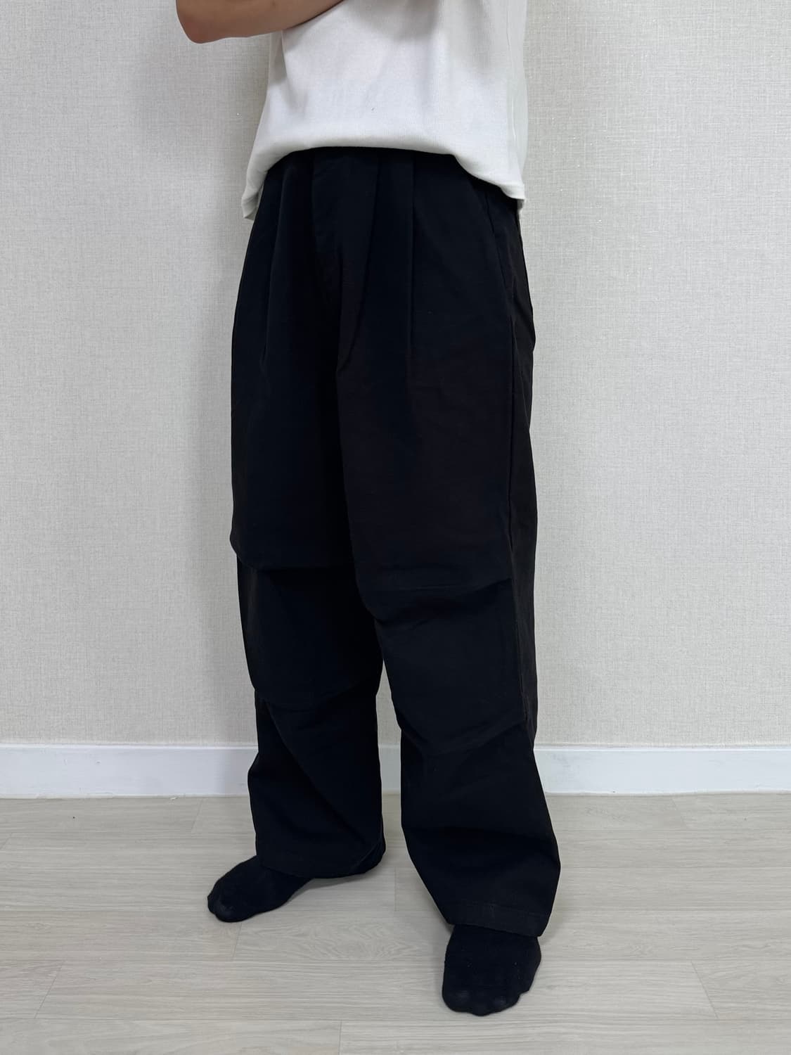 블랙 핀턱 뒷밴딩 면팬츠(급처) 상품이미지4