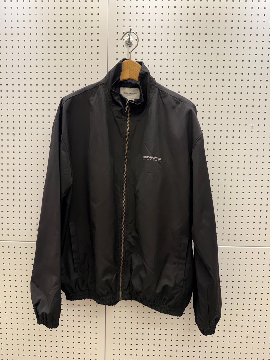 디스이즈네버댓 오버핏 팀자켓 블랙 U1553 상품이미지2