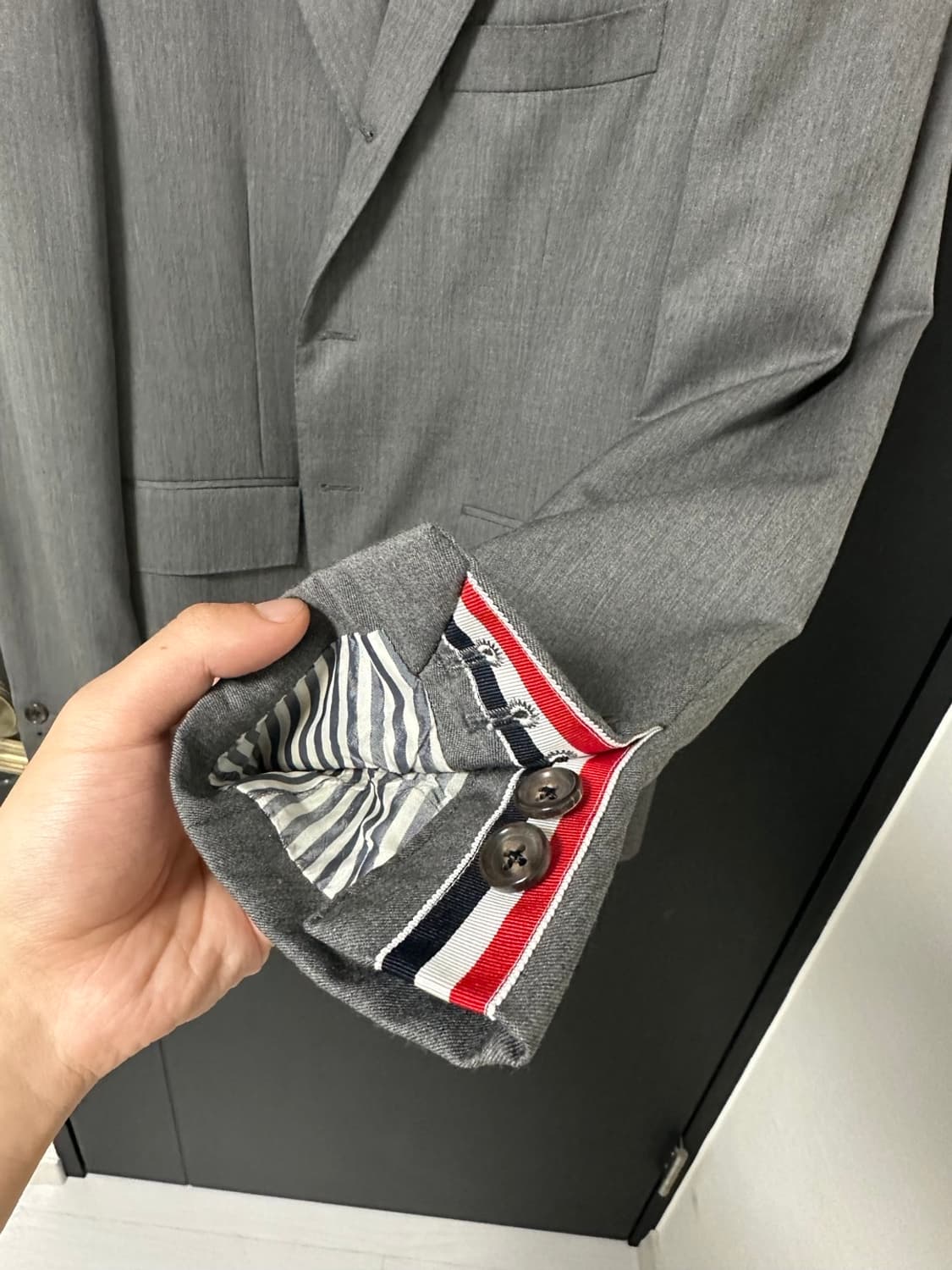 톰브라운 미드그레이 수트 사이즈 2,0 상품이미지6