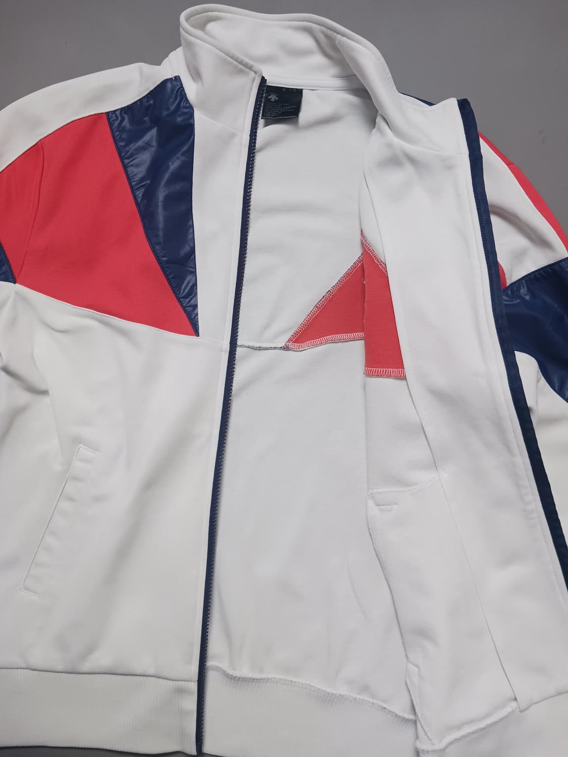 [100] 데상트 화이트 배색 트랙 자켓 상품이미지5