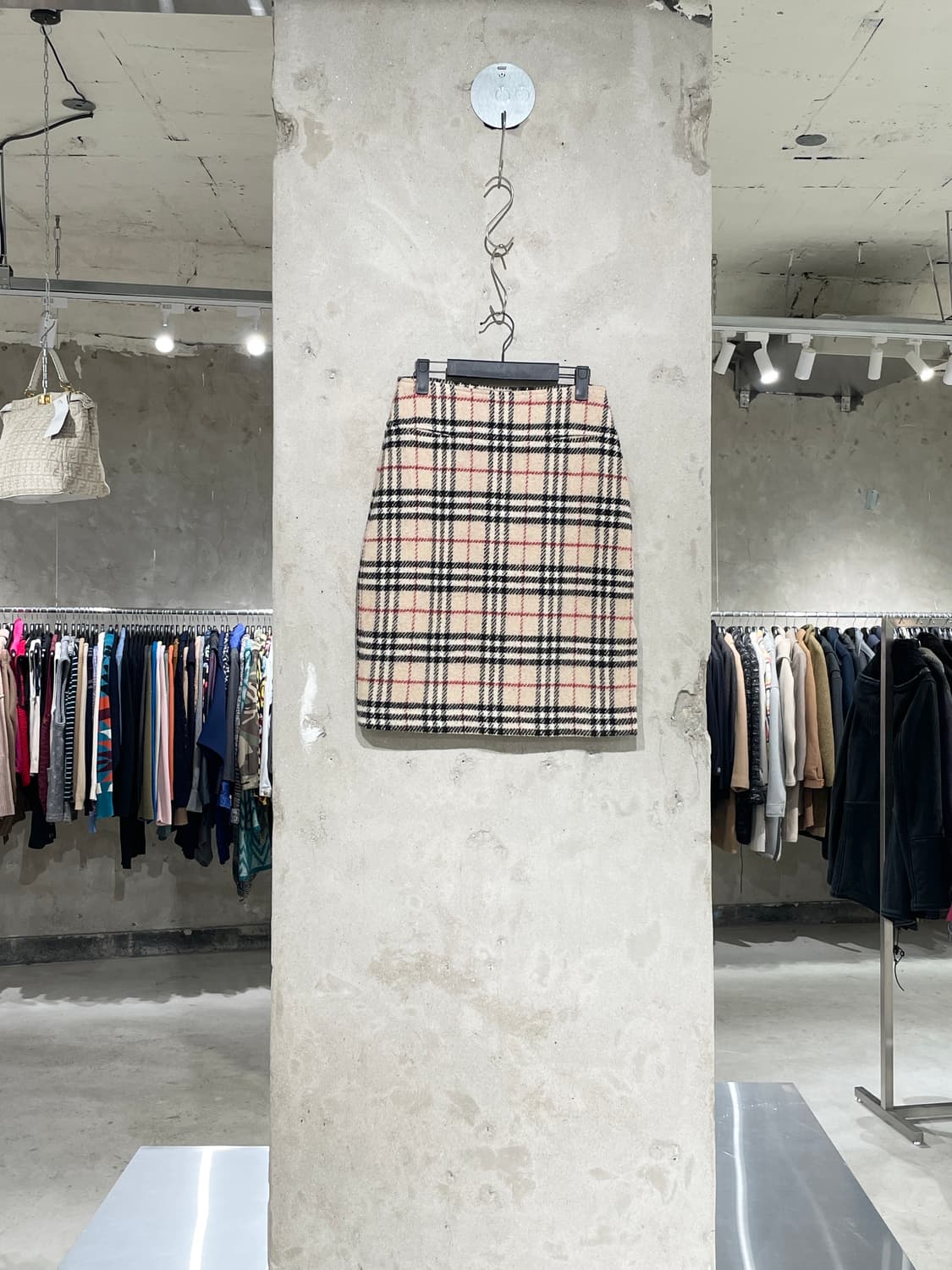 버버리 라이트 베이지 노바체크 프론트 포켓 울 미디스커트 상품이미지1