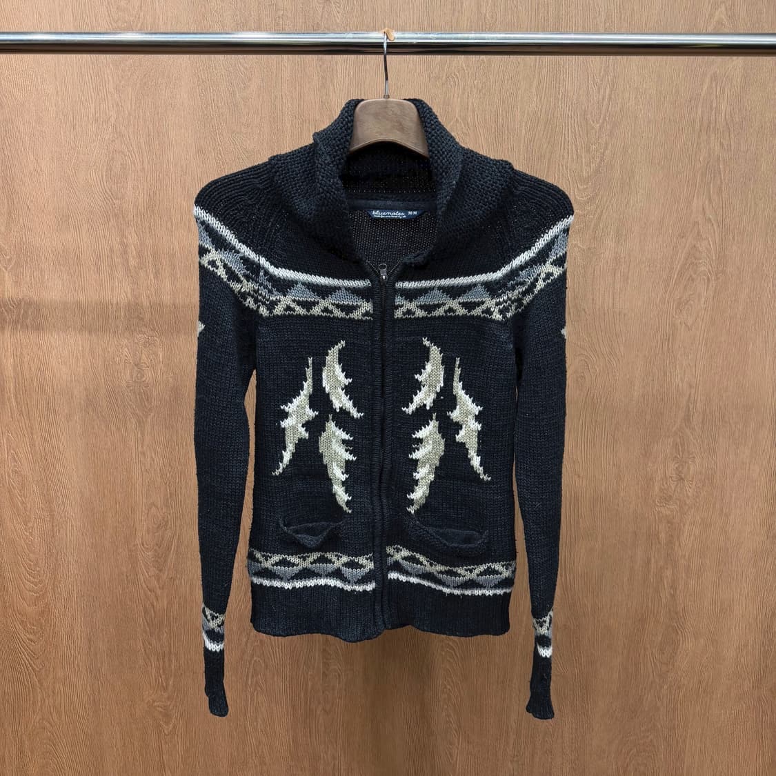 블루노트 니트 집업 가디건 드림캐처 자카드 패턴 디테일 슬림핏 블랙 상품이미지2