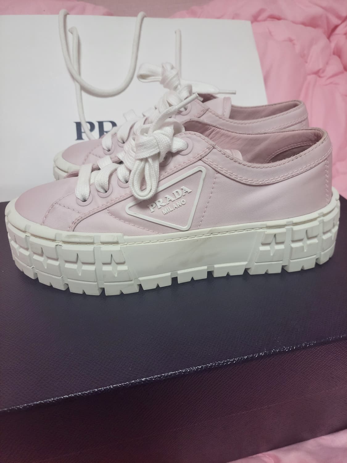 정품)급처1번신은상태최상!프라다 핑크 삼각로고 더블힐 개버딘스니커즈운동화 상품이미지9