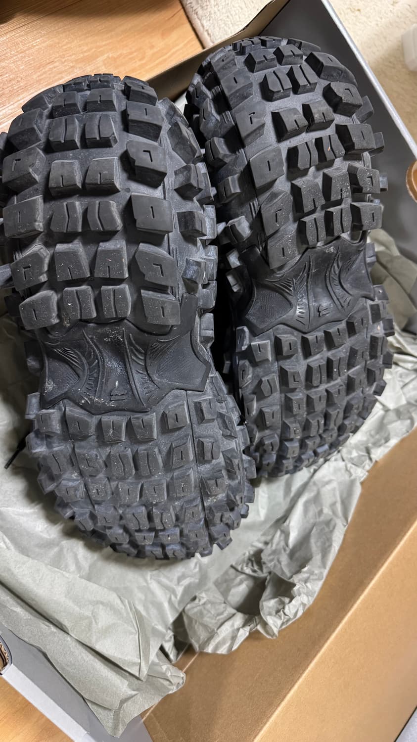 발렌시아가 디펜더 스니커즈 블랙 43 상품이미지8